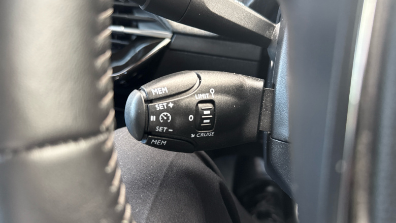 Peugeot 208 1.2 PureTech 100 Allure Premium + 5dr Petrol Hatchback